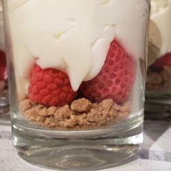 Bougie verre chantilly fruits rouges